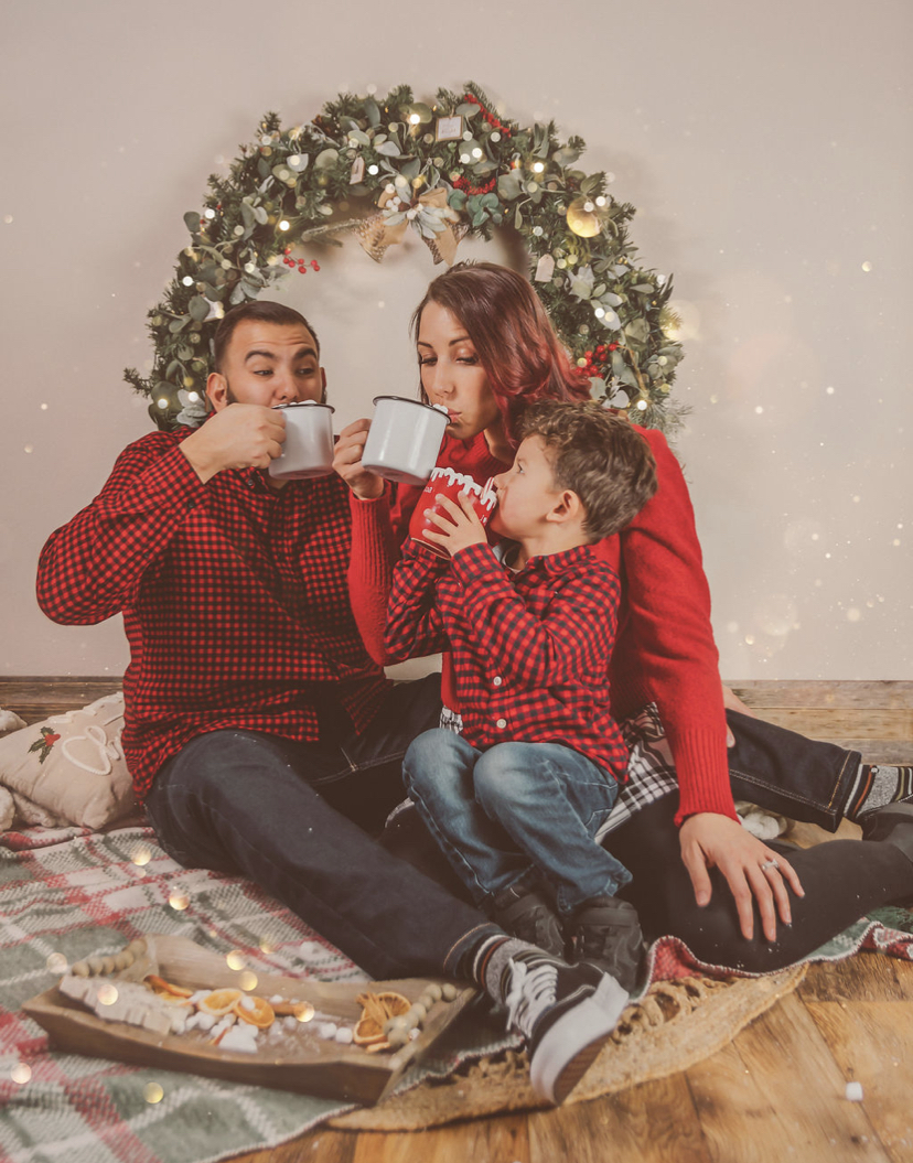 3 Must-Haves for the Perfect Christmas Family Photos